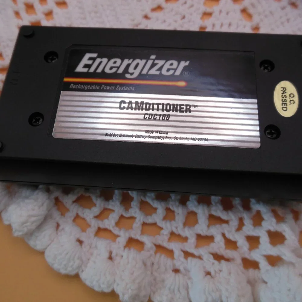 Energizer Camditioner CDC 100 Rechargeable Power System Nickel Cadmium batteries